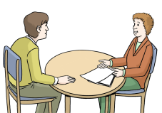 Ein Mann und eine Frau sitzen an einem Tisch und reden.