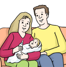 Zwei Eltern sitzen mit ihrem Baby auf dem Sofa.